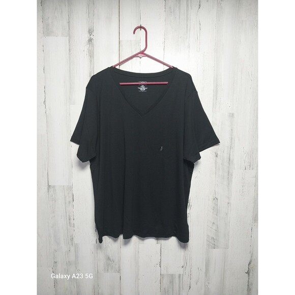 Venezia 22/24 Black V Neck Short Sleeve Tee NWT - Picture 1 of 7